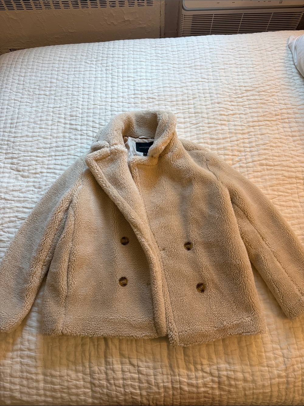 Banana Republic Women’s Cream Sherpa Coat